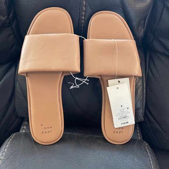 a new day Shoes - a new day tan women’s Slippers Size US 9 NWT